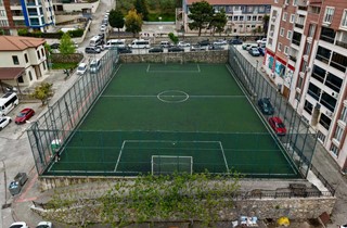 Gemlik’te Halı Sahalar Yenilendi